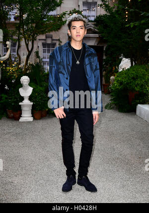 Kris Wu an der Burberry Fashion Show bei"Macher", 1 Manette Street, London. Stockfoto