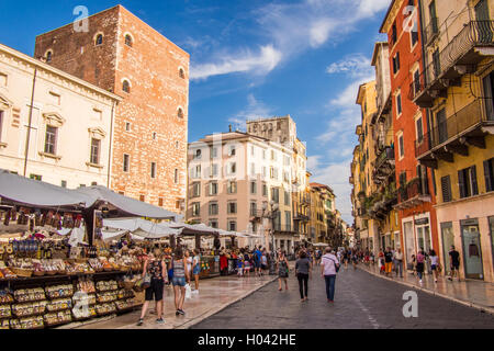 Piazza Delle Erbe, Verona, Venetien, Italien Stockfoto