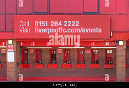 LIVERPOOL VEREINIGTES KÖNIGREICH. 17. SEPTEMBER 2016. Ticketschalter am Liverpool Football Club Stadion Kop Ende Stockfoto