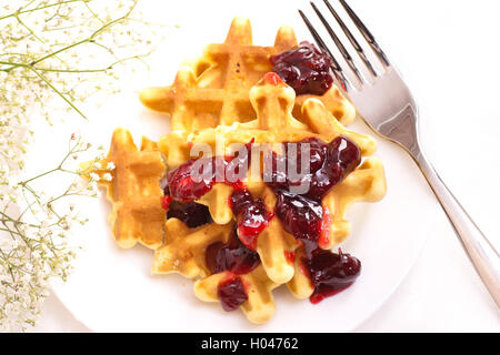 Wafer auf Teller mit confiture Stockfoto