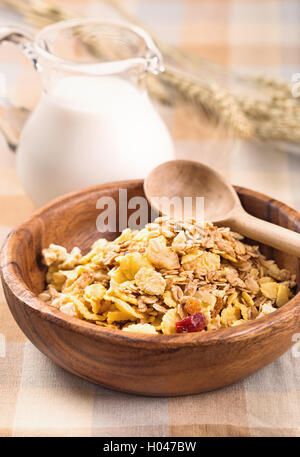 Müsli und Milch Kanne Stockfoto