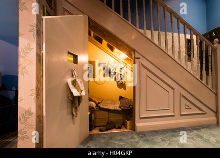 Harry Potter Schlafzimmer unter der Treppe bei Warner Bros Studios Tour, London, UK Stockfoto