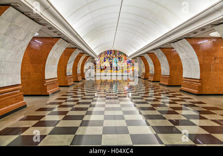 Moskau, Russland - 8. November 2015: Park Pobedy Station der Moskauer Metro Stockfoto