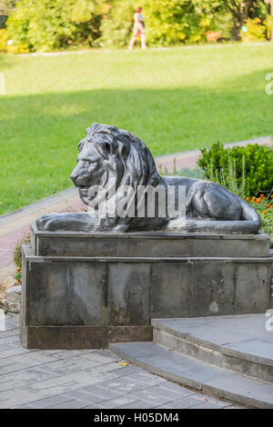 Statue des Löwen in Sotschi arboretum Stockfoto