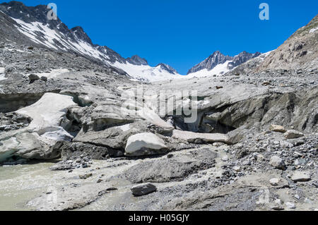 Tor am Ende der Oberaargletscher, einem Gletscher in den Schweizer Alpen in der Grimsel-Region des Berner Oberlandes. Stockfoto