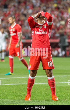 Lissabon, Portugal. 19. Sep, 2016. 19. September 2016. Lissabon, Portugal. SL Benficas argentinischen Mittelfeldspieler Salvio (18) in Aktion während dem Spiel SL Benfica Vs SC Braga Credit: Alexandre de Sousa/Alamy Live News Stockfoto