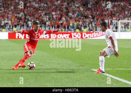 Lissabon, Portugal. 19. Sep, 2016. 19. September 2016. Lissabon, Portugal. SL Benficas argentinischen Mittelfeldspieler Salvio (18) in Aktion während dem Spiel SL Benfica Vs SC Braga Credit: Alexandre de Sousa/Alamy Live News Stockfoto