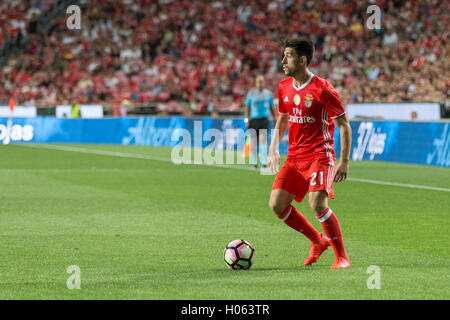 Lissabon, Portugal. 19. Sep, 2016. 19. September 2016. Lissabon, Portugal. SL Benficas portugiesischen Mittelfeldspieler Pizzi (21) in Aktion während dem Spiel SL Benfica Vs SC Braga Credit: Alexandre de Sousa/Alamy Live News Stockfoto