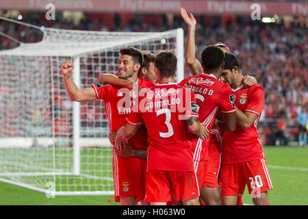 Lissabon, Portugal. 19. Sep, 2016. 19. September 2016. Lissabon, Portugal. SL Benfica-Spieler feiern, nachdem ein während des Spiels SL Benfica gegen SC Braga Credit Tor: Alexandre de Sousa/Alamy Live News Stockfoto