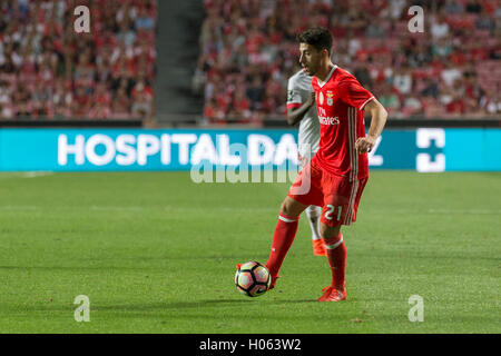 Lissabon, Portugal. 19. Sep, 2016. 19. September 2016. Lissabon, Portugal. SL Benficas portugiesischen Mittelfeldspieler Pizzi (21) in Aktion während dem Spiel SL Benfica Vs SC Braga Credit: Alexandre de Sousa/Alamy Live News Stockfoto