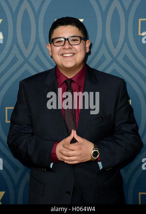 LOS ANGELES, CA - SEPTEMBER 18: MODERN FAMILY Formmitglied Rico Rodriguez kommt bei der 2016 Fox Broadcasting, FX, National Geographic und zwanzigsten Jahrhundert Fox Television Emmy Feier am Vibiana im Sonntag, 18. September 2016, in Los Angeles, Kalifornien. Bildnachweis: mpi99/MediaPunch Stockfoto