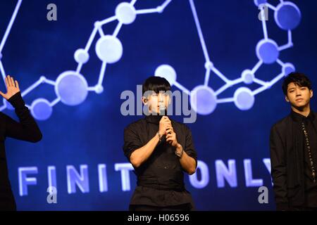 Seoul, Korea. 19. Sep, 2016. UNENDLICHE halten Schaufenster 6. Mini Album unendlich nur in Seoul, Korea am 19. September 2016 zu fördern. (China und Korea Rechte heraus) © TopPhoto/Alamy Live-Nachrichten Stockfoto