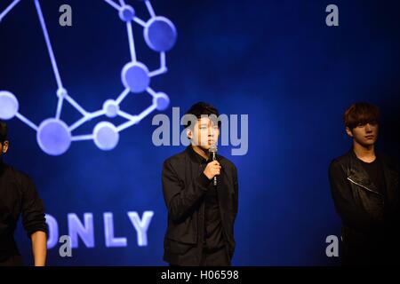 Seoul, Korea. 19. Sep, 2016. UNENDLICHE halten Schaufenster 6. Mini Album unendlich nur in Seoul, Korea am 19. September 2016 zu fördern. (China und Korea Rechte heraus) © TopPhoto/Alamy Live-Nachrichten Stockfoto