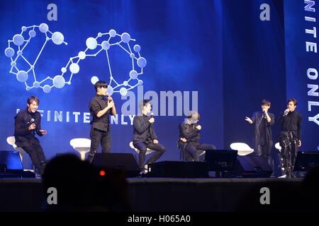 Seoul, Korea. 19. Sep, 2016. UNENDLICHE halten Schaufenster 6. Mini Album unendlich nur in Seoul, Korea am 19. September 2016 zu fördern. (China und Korea Rechte heraus) © TopPhoto/Alamy Live-Nachrichten Stockfoto