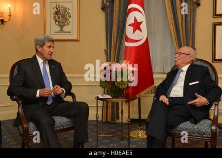 US Staatssekretär John Kerry trifft sich mit tunesischen Präsidenten Beji Caid Essebsi 19. September 2016 in New York City. Beide Männer sind für die UN-Generalversammlung in New York. Stockfoto