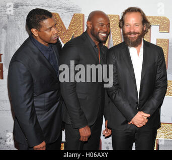 New York, NY - 19 September: Denzel Washington, Antoine Fuqua, Peter Sarsgaard besucht die "The Magnificent Seven" New York premiere im Museum of Modern Art am 19. September 2016 in New York City@John Palmer / Medien Punch Stockfoto