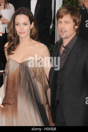 Los Angeles, CA, USA. 27. Januar 2008. 20. September 2016 hat die Scheidung von Brad Pitt - Los Angeles, CA - Angelina Jolie Pitt eingereicht. Jolie Pitt, 41, juristische Dokumente eingereicht Montag unter Berufung auf unüberbrückbare Differenzen. Jolie Pitt angefordert, dass Sorgerecht für das Paar hat sechs Kinder Ð Maddox, Pax, Zahara, Shiloh, Vivienne und Knox Ð Pitt zu gewährenden Heimsuchung, fordern unter Berufung auf juristische Dokumente geteilt. Foto: 27. Januar 2008 - Los Angeles, Kalifornien - Angelina Jolie und Brad Pitt. 14. annual Screen Actors Guild Awards statt im Shrine Auditorium. Bildnachweis: Byron Purvis / Stockfoto