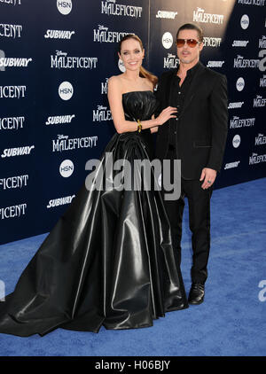 Hollywood, CA, USA. 28. Mai 2014. 20. September 2016 hat die Scheidung von Brad Pitt - Los Angeles, CA - Angelina Jolie Pitt eingereicht. Jolie Pitt, 41, juristische Dokumente eingereicht Montag unter Berufung auf unüberbrückbare Differenzen. Jolie Pitt angefordert, dass Sorgerecht für das Paar hat sechs Kinder Ð Maddox, Pax, Zahara, Shiloh, Vivienne und Knox Ð Pitt zu gewährenden Heimsuchung, fordern unter Berufung auf juristische Dokumente geteilt. Foto: 28. Mai 2014 - Hollywood, Kalifornien - Angelina Jolie, Brad Pitt. '' Maleficent'' Los Angeles Premiere statt im El Capitan Theatre. Bildnachweis: Byron Purvis/AdMedia (Credit ich Stockfoto