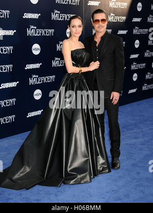 Hollywood, CA, USA. 28. Mai 2014. 20. September 2016 hat die Scheidung von Brad Pitt - Los Angeles, CA - Angelina Jolie Pitt eingereicht. Jolie Pitt, 41, juristische Dokumente eingereicht Montag unter Berufung auf unüberbrückbare Differenzen. Jolie Pitt angefordert, dass Sorgerecht für das Paar hat sechs Kinder Ð Maddox, Pax, Zahara, Shiloh, Vivienne und Knox Ð Pitt zu gewährenden Heimsuchung, fordern unter Berufung auf juristische Dokumente geteilt. Foto: 28. Mai 2014 - Hollywood, Kalifornien - Angelina Jolie, Brad Pitt. '' Maleficent'' Los Angeles Premiere statt im El Capitan Theatre. Bildnachweis: Byron Purvis/AdMedia (Credit ich Stockfoto