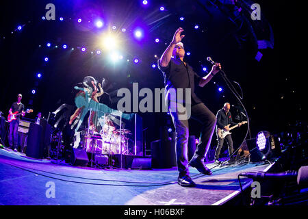 Assago Mailand Italien. 19. September 2016. Die legendäre englische Rockband THE WHO live auf der Bühne im Mediolanum Forum während "Zurück zu The, die Tour" Credit führt: Rodolfo weitertransferiert/Alamy Live News Stockfoto