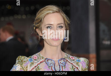 London, UK. 20. Sep, 2016. Emily Blunt besucht die Weltpremiere von "Girl On Train" im Odeon Leciester Square. Bildnachweis: Ferdaus Shamim/ZUMA Draht/Alamy Live-Nachrichten Stockfoto