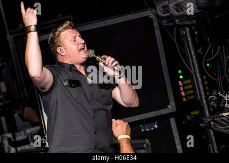 Clarkston, Michigan, USA. 15. Sep, 2016. GARY LEVOX von RASCAL FLATTS Durchführung der Rhythmus & Wurzeln unterwegs bei DTE Energy Music Theatre in Clarkston, MI am 15. September 2016 © Marc Nader/ZUMA Draht/Alamy Live News Stockfoto