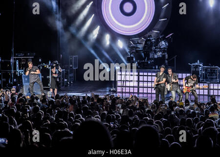 Clarkston, Michigan, USA. 15. Sep, 2016. RASCAL FLATTS Durchführung der Rhythmus & Wurzeln unterwegs bei DTE Energy Music Theatre in Clarkston, MI am 15. September 2016 © Marc Nader/ZUMA Draht/Alamy Live News Stockfoto