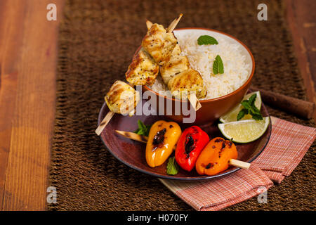 Chicken Kebab mit Reis Stockfoto