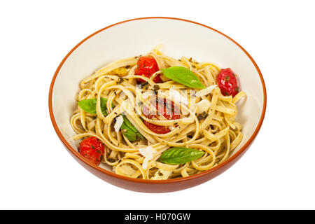 Pasta mit Pesto und gerösteten Tomaten Stockfoto