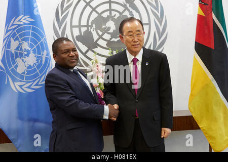 New York, Vereinigte Staaten von Amerika. 19. Sep, 2016. Der Secretary-General (R) Ban Ki-Moon mit Mr (L) Filipe Jacinto Nyusis, Präsident der Republik Mosambik. © Mark J Sullivan/Pacific Presse/Alamy Live-Nachrichten Stockfoto