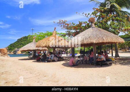 Cam Ranh, Vietnam - 9. Februar 2016: Reisende sind das Meer und die herrliche Aussicht in einem Resort in Cam Ranh Stadt genießen Stockfoto