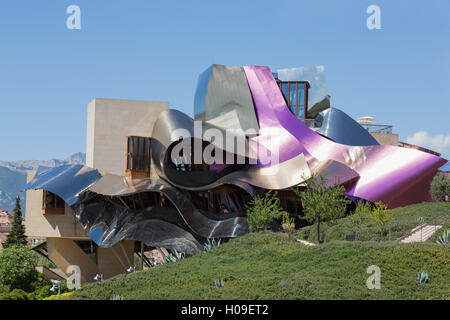 Die markante Hotel Marques de Riscal Bodega, entworfen von Frank Gehry, in der Nähe von Elciego, La Rioja, Spanien, Europa Stockfoto
