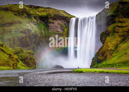 Skogafoss Wasserfall befindet sich am Fluss Skoga in den Süden, Island, Polarregionen Stockfoto