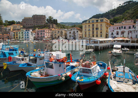 Marina Grande, Sorrento, Costiera Amalfitana (Amalfiküste), UNESCO World Heritage Site, Kampanien, Italien, Europa Stockfoto