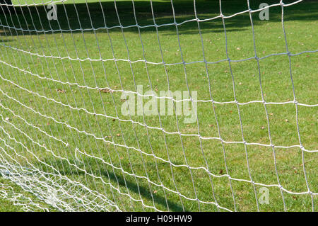Fußball Spielfeld Torpfosten und Netz auf einem Fußballplatz Stockfoto