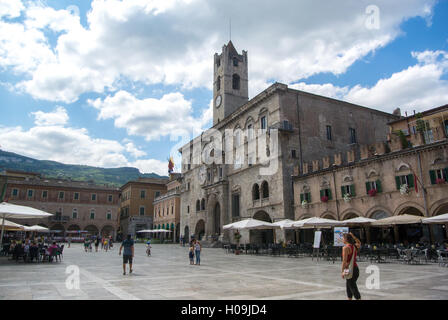 Piazza del Popolo, Ascoli Piceno, Marken, Italien Stockfoto