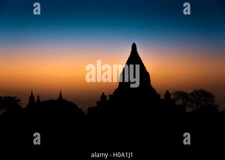 Pagoden im Gegenlicht, Silhouette, Tempel, Stupa, Sunrise, morgen Atmosphäre, Bagan, Mandalay, Myanmar Stockfoto