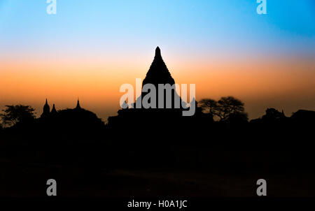 Pagoden im Gegenlicht, Silhouette, Tempel, Stupa, Sunrise, morgen Atmosphäre, Bagan, Mandalay, Myanmar Stockfoto