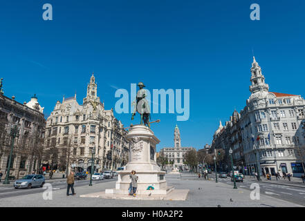 Reiterstandbild von Dom Pedro IV., der Avenida dos Aliados Avenue und Rathaus, Porto, Porto, Portugal Stockfoto