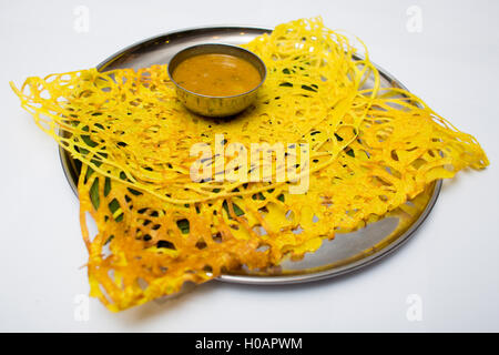 Indische Fach Mahlzeit mit gelbes Brot und sauce Stockfoto