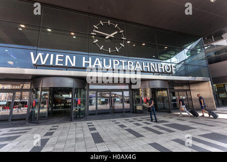 Eingang zum Hauptbahnhof Wien. Hauptbahnhof in Wien, Österreich Stockfoto