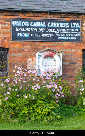 Das Trockendock Braunston unteren Schleuse auf der Grand Union Canal, Northamptonshire, England, UK Stockfoto