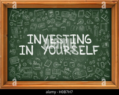 Grünen Tafel mit handgezeichneten investieren in sich selbst. Stockfoto