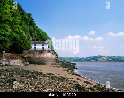 Das Boat House Museum mit Blick auf die Mündung des Taf, einst Heimat der Dichter Dylan Thomas und seine Familie. Laugharne, Carmarthenshire, Wales, UK Stockfoto