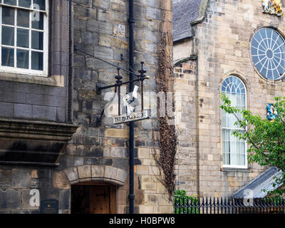 Die Völker Geschichte Museum und Canongate Kirk auf der Royal Mile Edinburgh Schottland Stockfoto