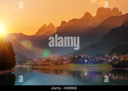 Auronzo Di Cadore malerischen Sonnenuntergang. Provinz Belluno in der italienischen Region Veneto. Stockfoto
