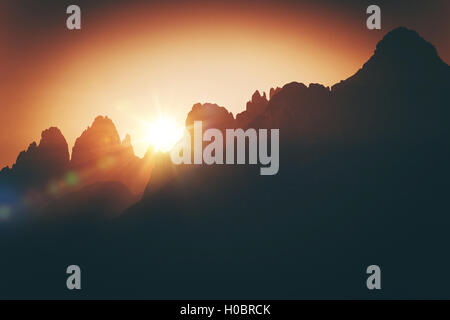 Malerischen alpinen Sonnenuntergang. Malerischen Sonnenuntergang in den italienischen Dolomiten. Auronzo Di Cadore, Provinz Belluno, Italien, Europa. Stockfoto