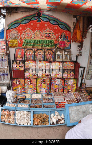 Puri, Odisha, Indien-Juli 3, 2011: Memento von Lord Jagannath, Balbhadra und Subhadra auf dem Display im Shop in der Nähe von Jagannath Bügel Stockfoto