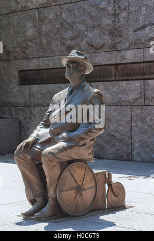 In Den Rollstuhl Skulptur Des Fdr In Der Franklin Delano Roosevelt Memorial In Washington D C Stockfotografie Alamy