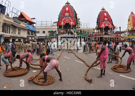 Puri, Odisha, Indien - 2. Juli 2011: Vorbereitung auf die Lord Jagannath Rath Yatra bei Puri, Odisha, Indien.  Die Jagannath Rath yat Stockfoto